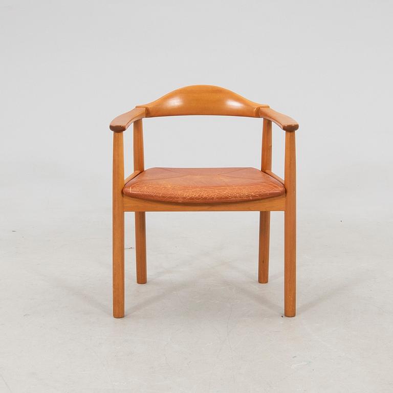 Andreas Hansen, skrivbord med skrivbordsstol, Hadsten Träindustri Danmark, sekelskiftet 2000.