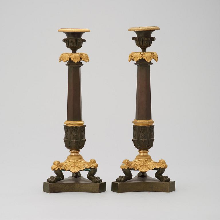LJUSSTAKAR, ett par. Frankrike, 1800-talets mitt. Nygotik.