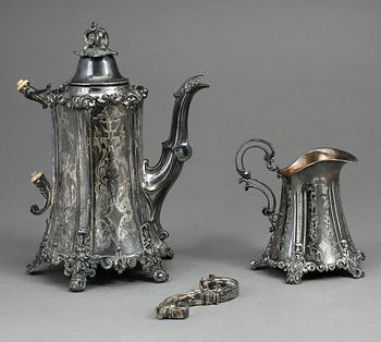 KANNA OCH GRÄDDKANNA, silver, Gustaf Möllenborg Feron, Stockholm bla 1860. Total vikt ca 1266 gram.