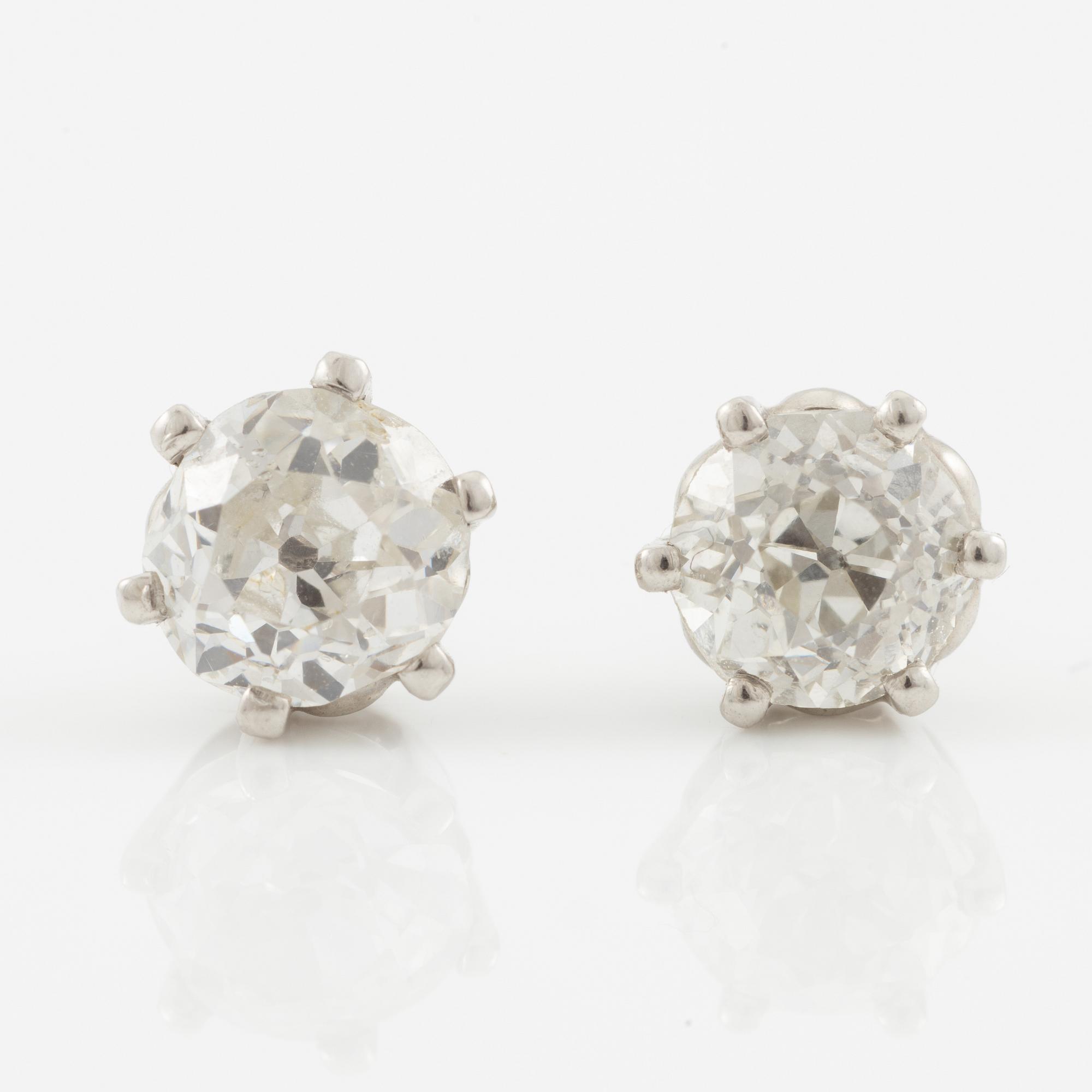 Earrings, a pair, Atelier ajour, platinum with old-cut diamonds.