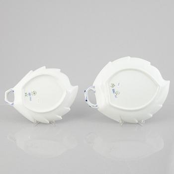 Two 'Blue Fluted Half Lace' porcelain 'leaf' dishes, Royal Copenhagen, model 548 and 549, post 1923.