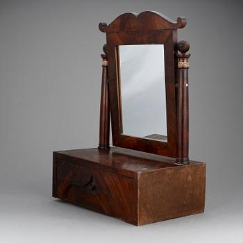 LÅDSPEGEL, Karl Johan, 1800-talets första hälft.