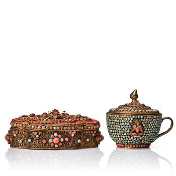 894. A box with cover and a cup with cover, Nepal, 19/20th Century.