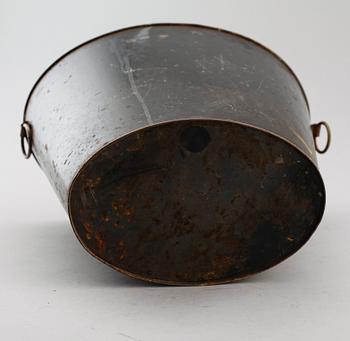 PAPPERSKORG, bemålat plåt, 1900-talets första hälft.