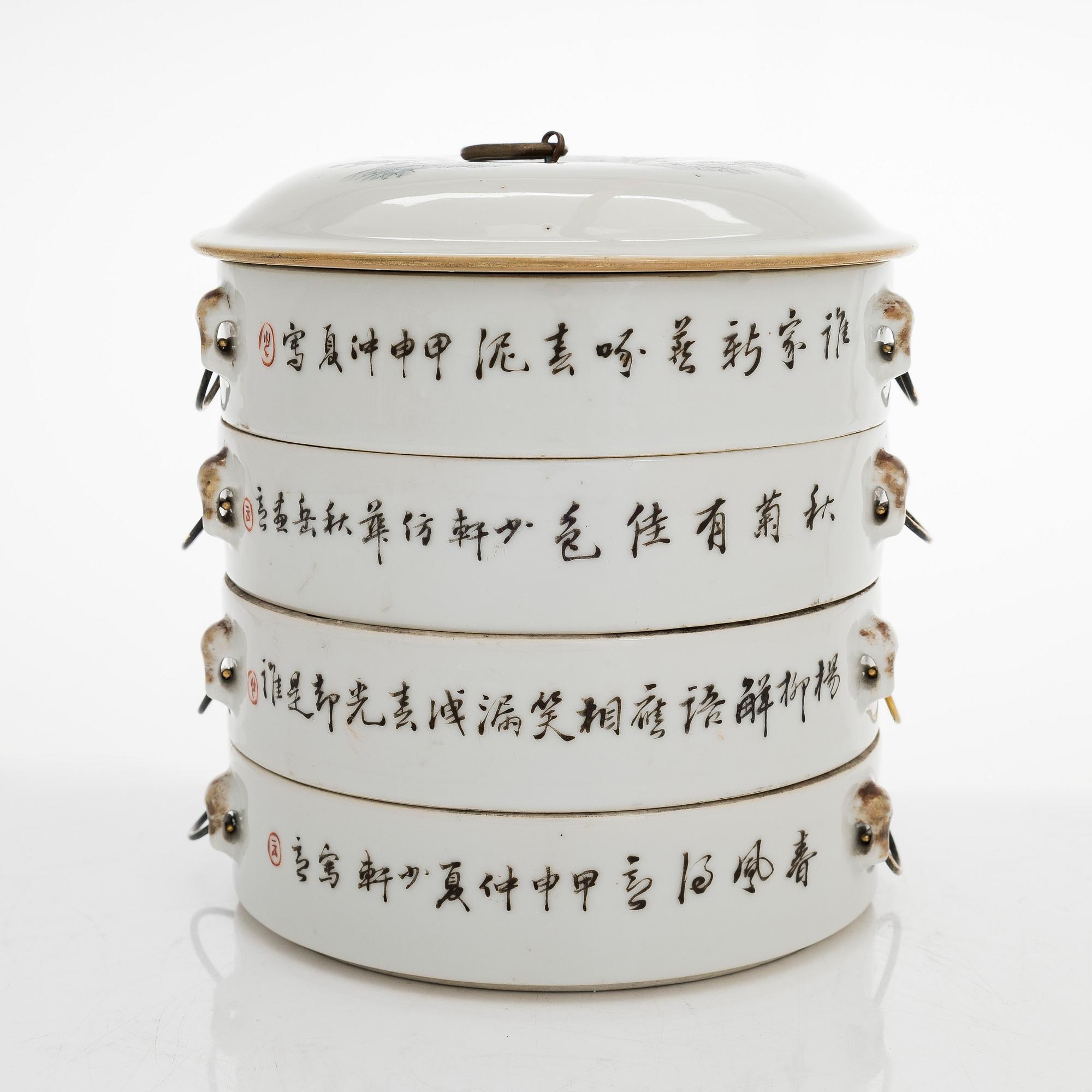 Matkärl och koppar med lock, 3 st, porslin, Kina, omkring år 1900.