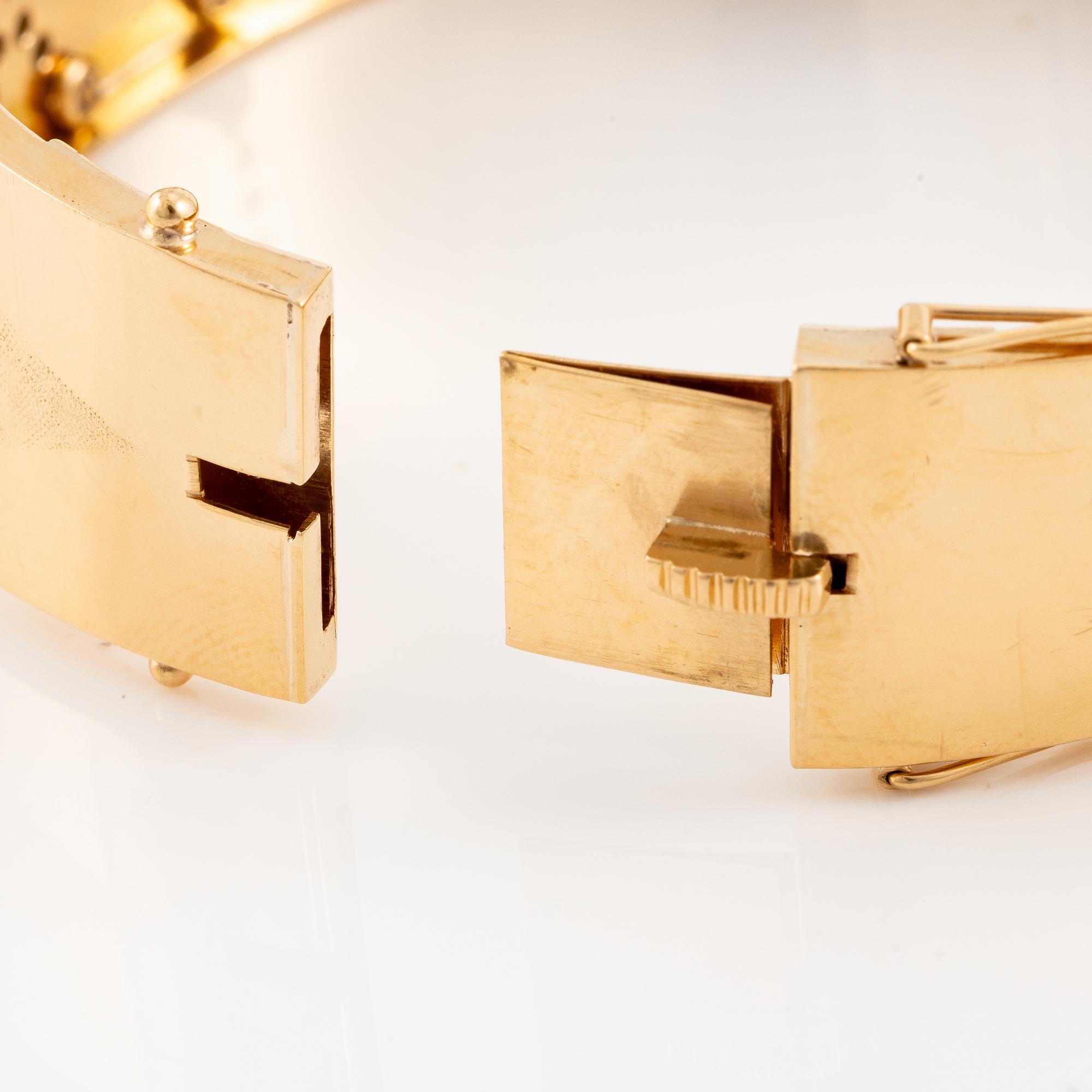 Bracelet 18K gold with round brilliant and eight-cut diamonds.