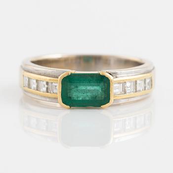 An 18K gold ring with an emerald and diamonds ca. 0.80 ct in total. Import marked A Tillander, Helsinki 1962.