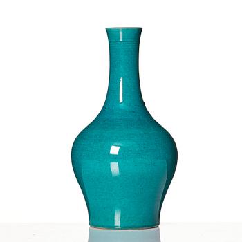 A turquoise glazed vase, Qing dynasty, 19th Century.
