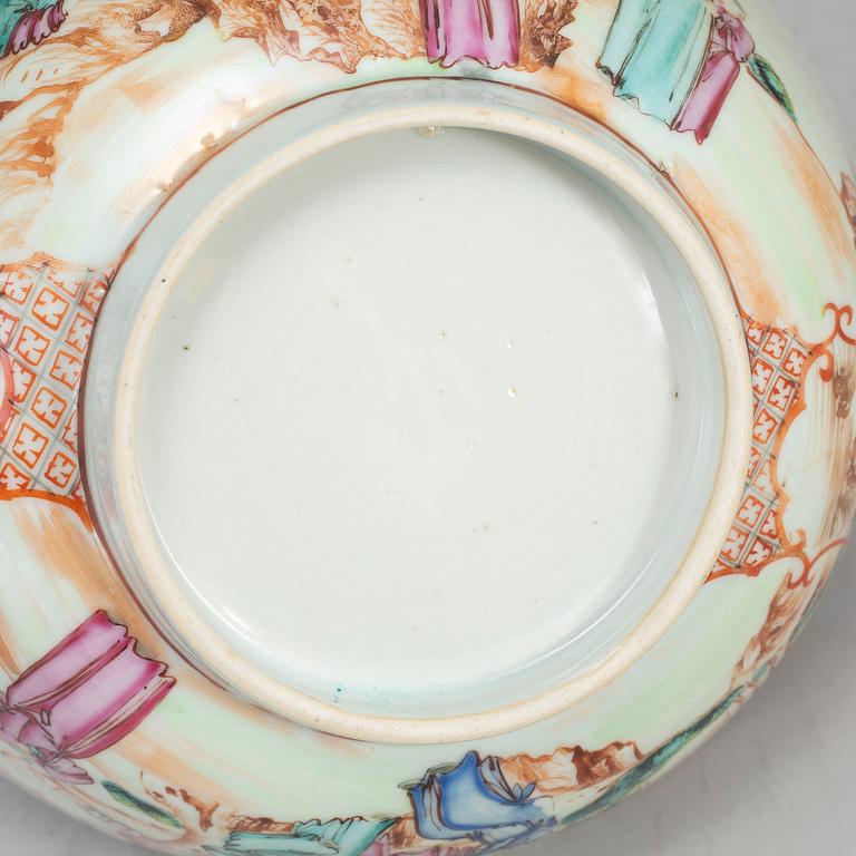 A famille rose bowl, Qing dynasty,  Qianlong (1736-95).