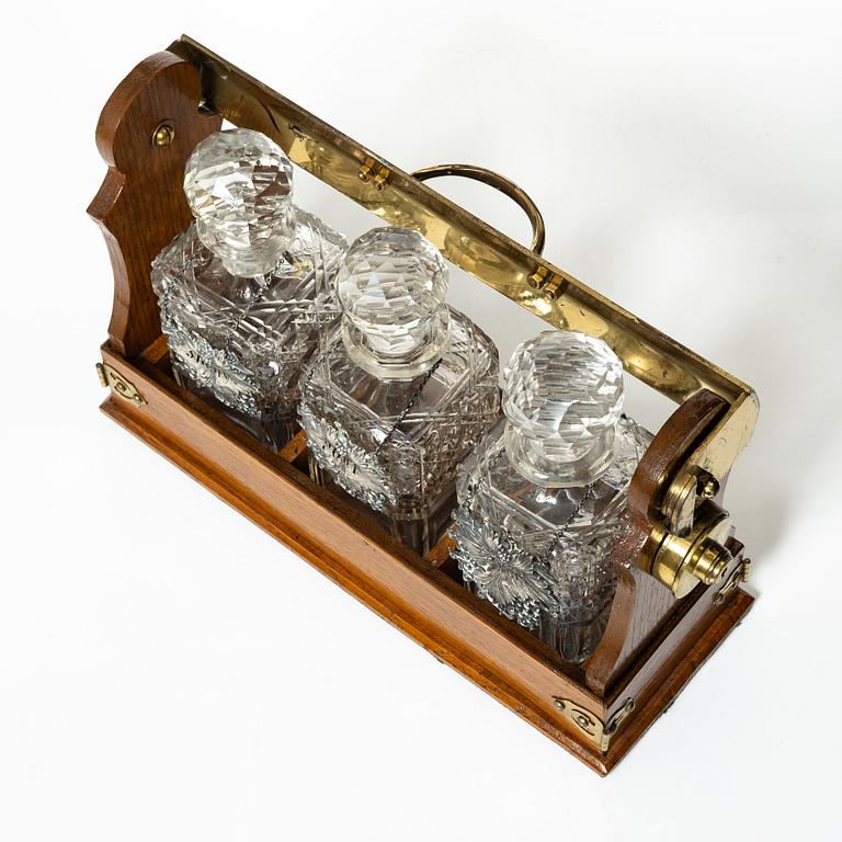 A wooden box with three glass flasks, Birmingham, circa 1900.