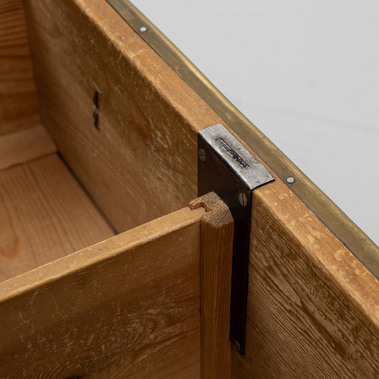 Chest of drawers, Gustavian style, circa 1900.