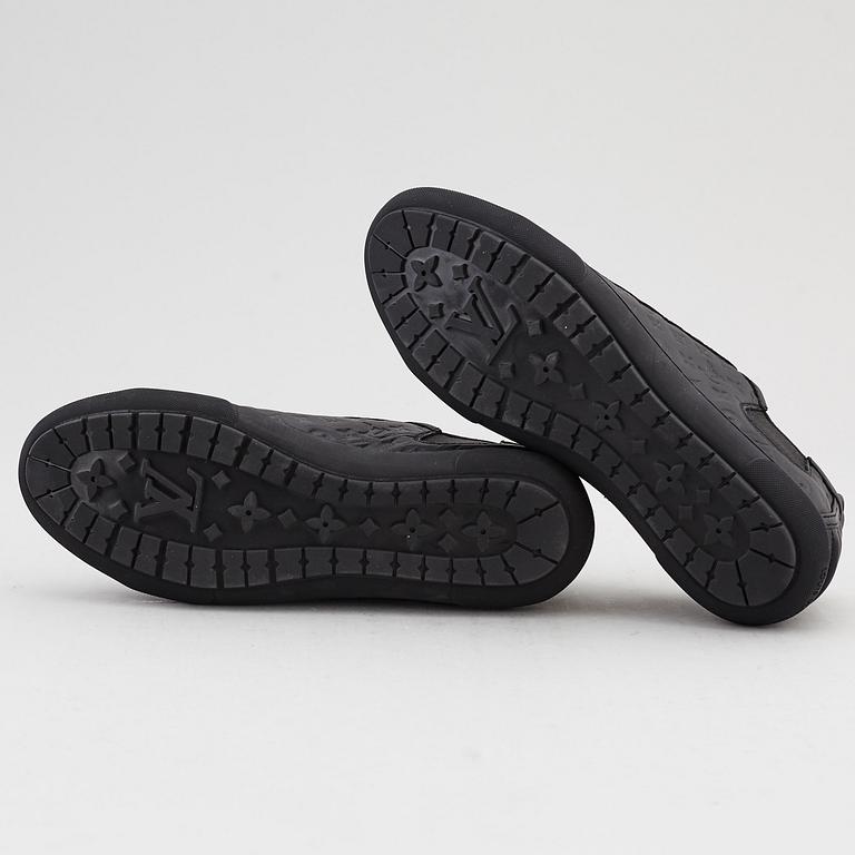 LOUIS VUITTON, a pair of sneakers, size 35,5.
