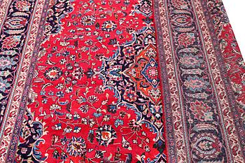 A Kashan carpet, c. 358 x 244 cm.