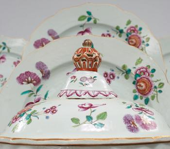 An export porcelain famille rose dinner service, Qing dynasty, Qianlong (1736-1795), (59 pc).