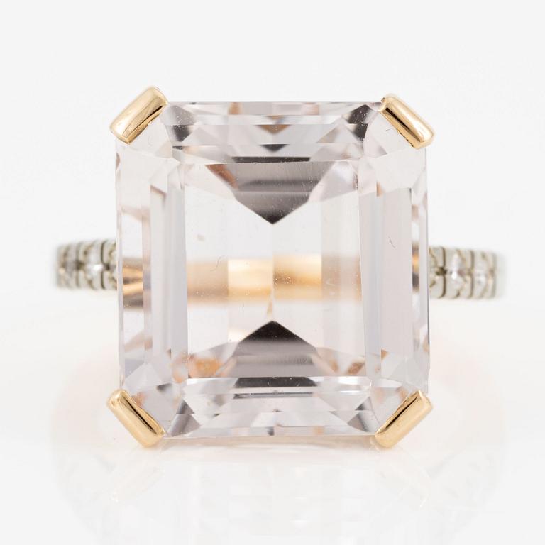 Ring, cocktail ring, 18K gold with emerald-cut kunzite and octagon-cut diamonds.