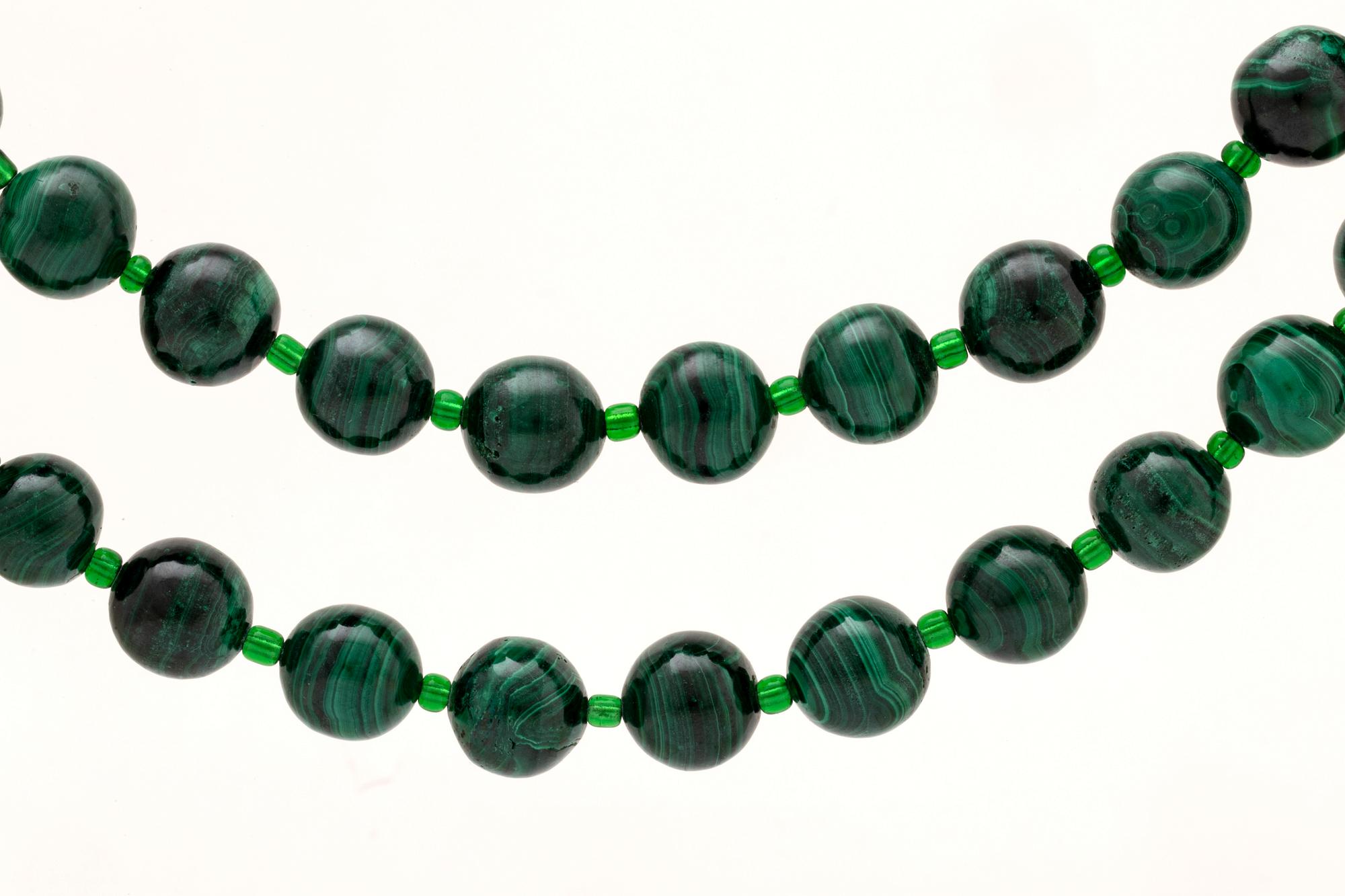 Malachite necklace, beads approx 15 mm and glass beads, approx 80 cm,  clasp metal.