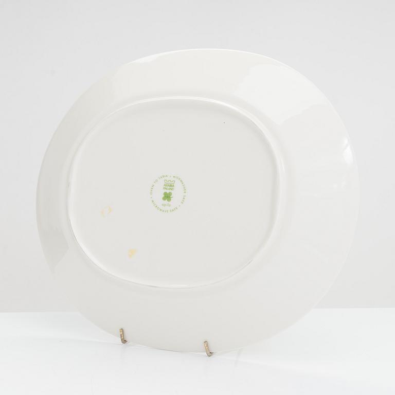 Birger Kaipiainen, a 'Clover' porcelain dish for Arabia Finland. Decoration designed in 1970.