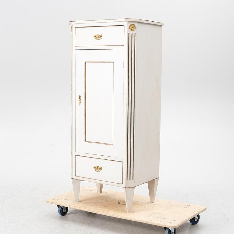 Skåp, gustaviansk stil, 1900-tal.