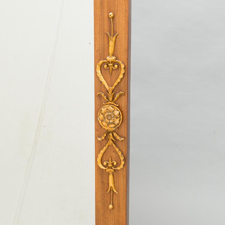 Spegel, empire, Jonas Frisk (spegelfabrikör i Stockholm 1805-1824). Bär Jon: Frisks Spegelfabriks etikett.