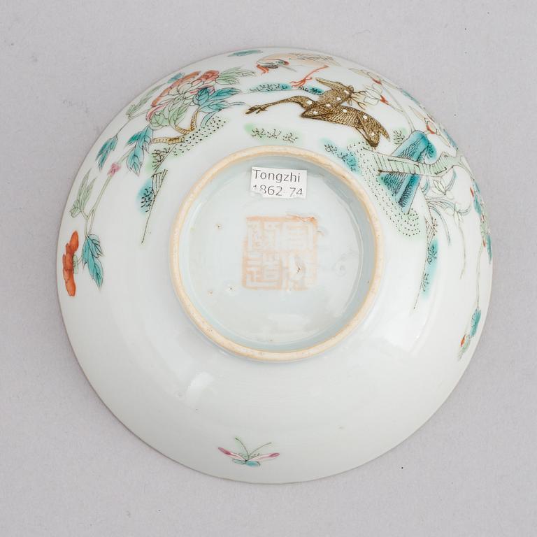 A Chinese crane and deer bowl, around the year 1900.