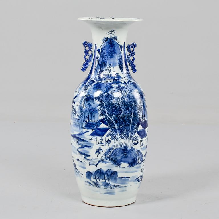 VAS, porslin, Kina, 1800-tal.