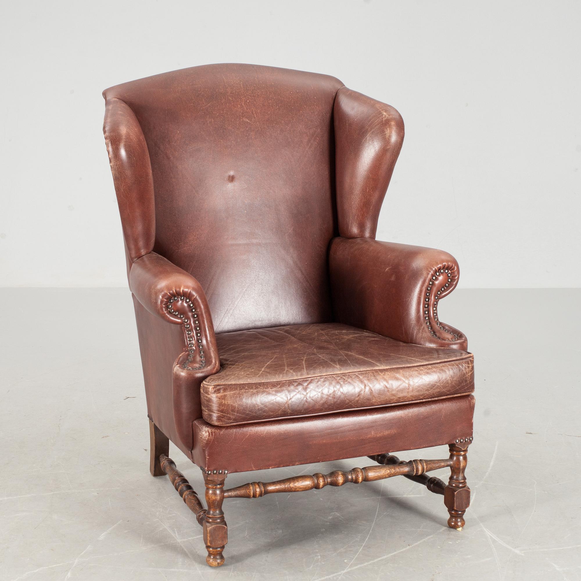 ÖRONLAPPSFÅTÖLJ, engelsk stil, 1900-talets andra hälft.