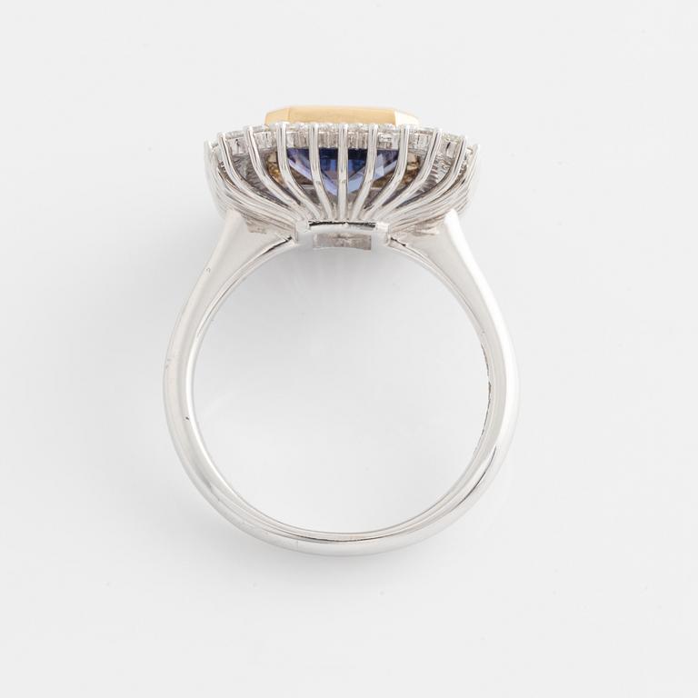 Ring, cocktail ring with tanzanite and brilliant-cut diamonds.