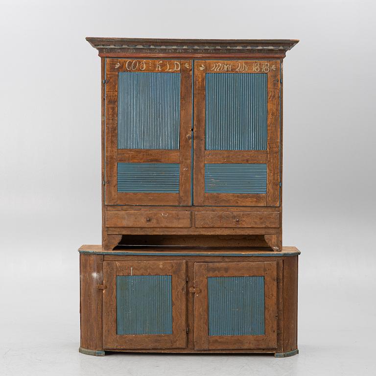 Skåp, allmoge, daterat 1818.