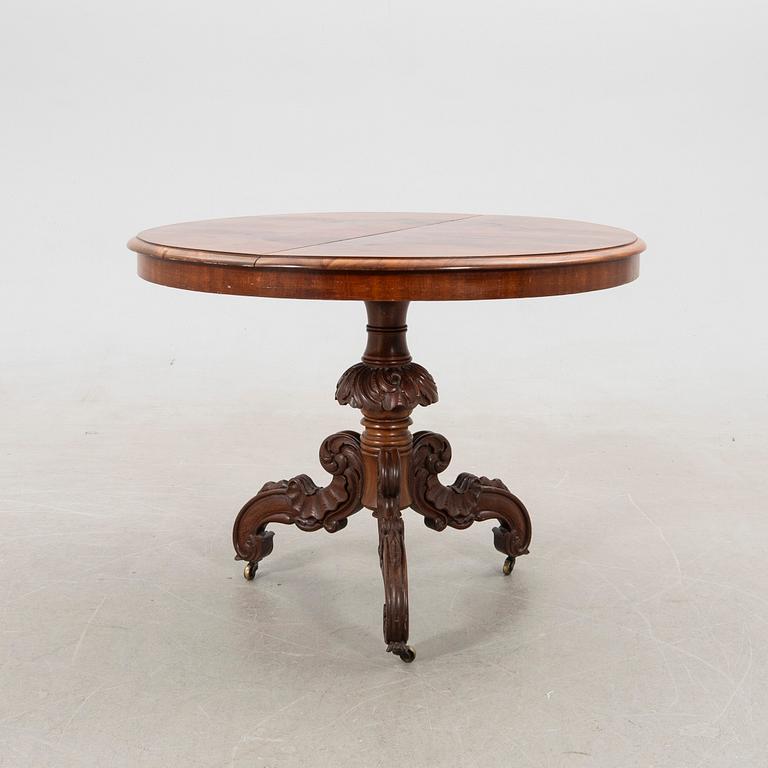 Salon table, mahogany, 19th century.