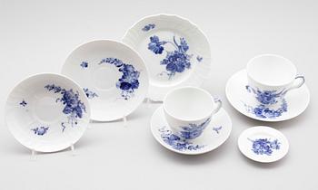 SERVISPORSLIN, 18 delar, porslin, "Blå Blomst", Royal Copenhagen.