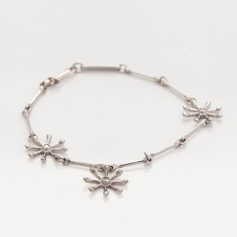 Kalevala Koru, armband, "Polaris", 18K vitguld och briljantslipade diamanter, Kirsti Doukas, 2009.