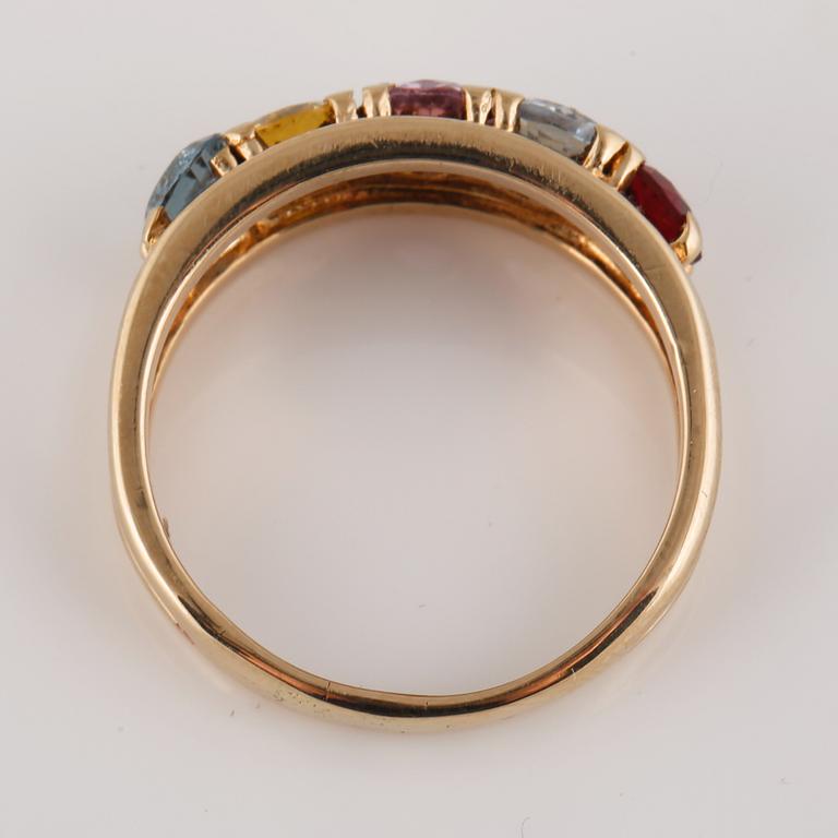 RING, 14K guld med fasettslipade olikfärgade stenar. Vikt 3,6 gram.