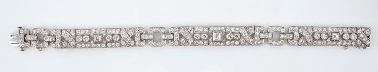 A brilliant- and step-cut diamond bracelet. Total carat weight circa 8.10 cts.