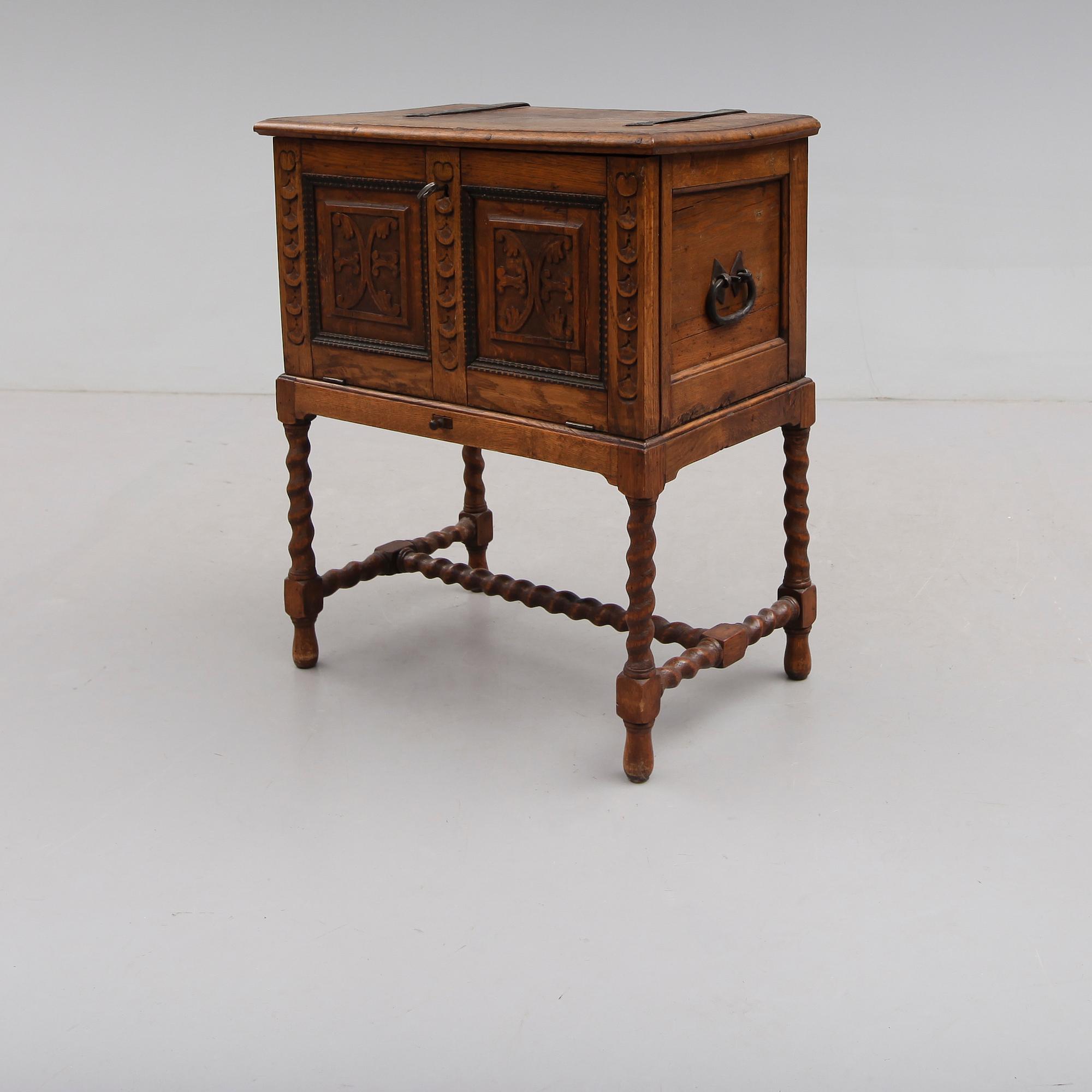 BESTICKSCHATULL,  troligen 1700-tal.