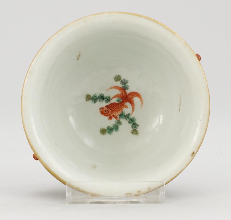 A famille rose bowl, Qing dynasty.