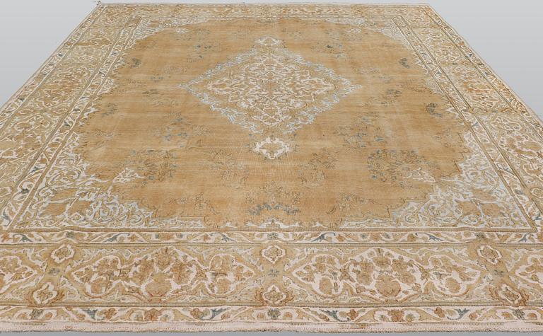 An oriental carpet ca 400 x 295 cm.
