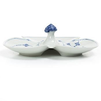 Royal Copenhagen, A 'Blue Fluted Plain' (Musselmalet riflet) porcelain cabaret dish, model 461, 1966.