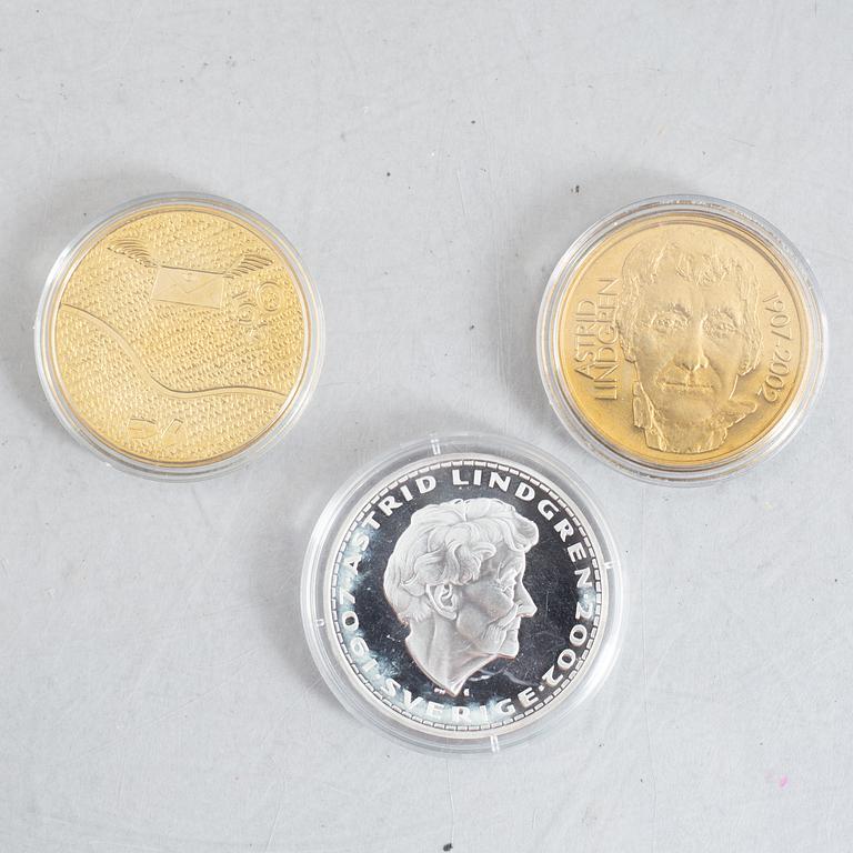 Myntsamling, minnes- och jubileumsmynt, 61 st, mestadels i silver. I tre schatull.