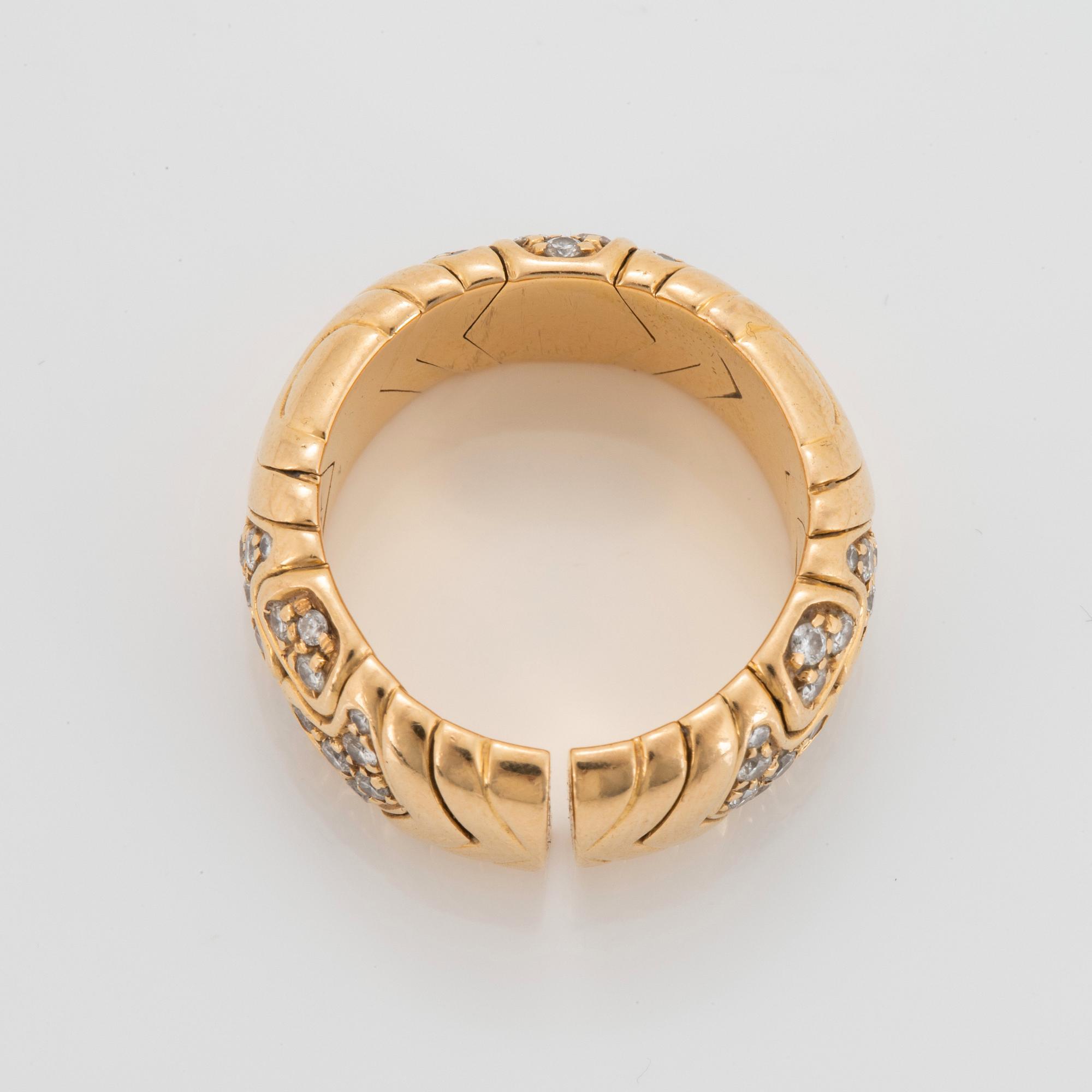 A Bulgari "Alveare" ring in 18K gold set with round brilliant-cut diamonds with a total weight of ca 0.60 ct.