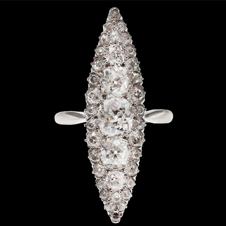 A RING, 18K white gold, old cut diamonds c. 2.7 ct. Wahlberg, Gävle 1955. Size 16.5. Weight 7,4 g.