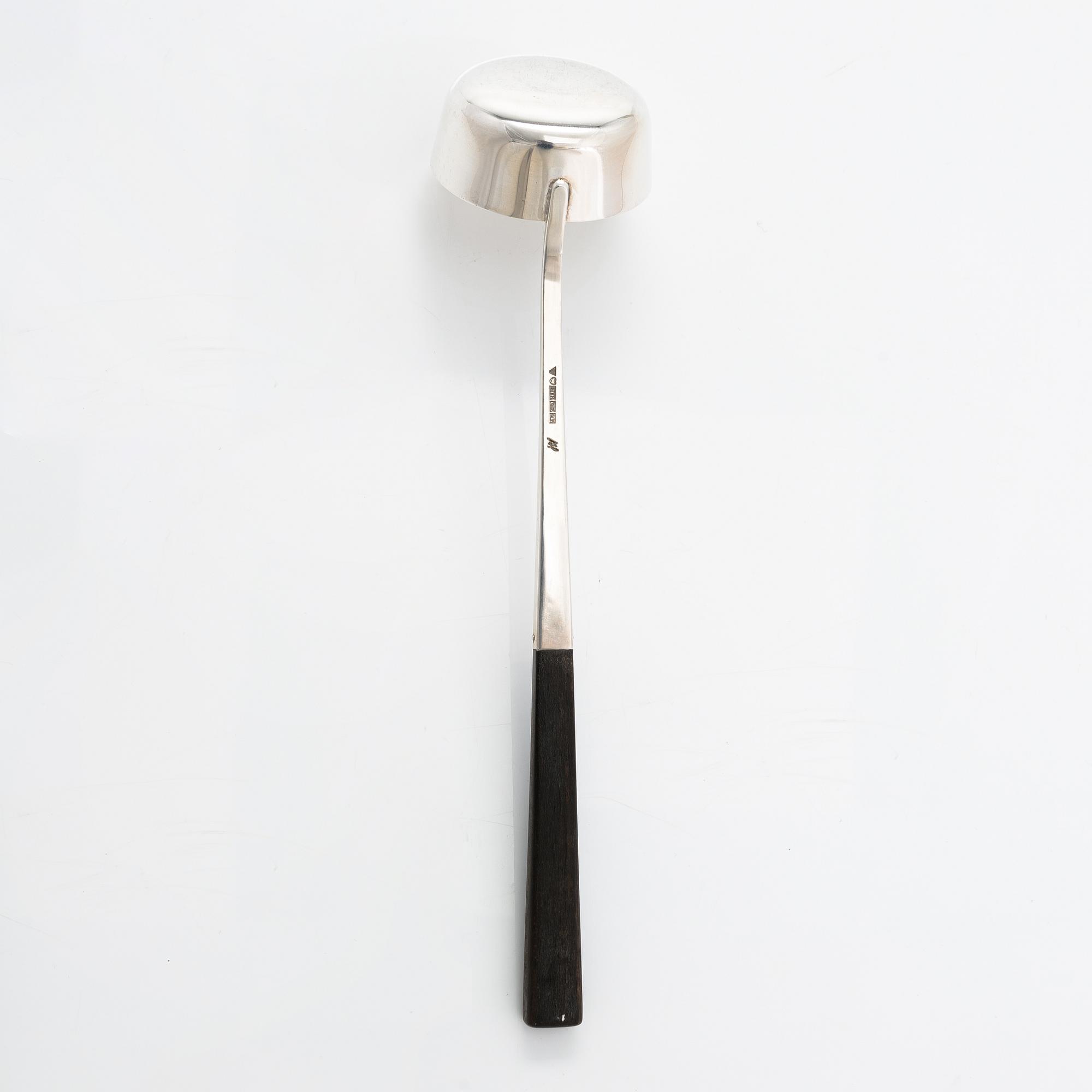 Mauno Honkanen, A silver sauce bowl with ladle for Tillander, Helsinki 1957.