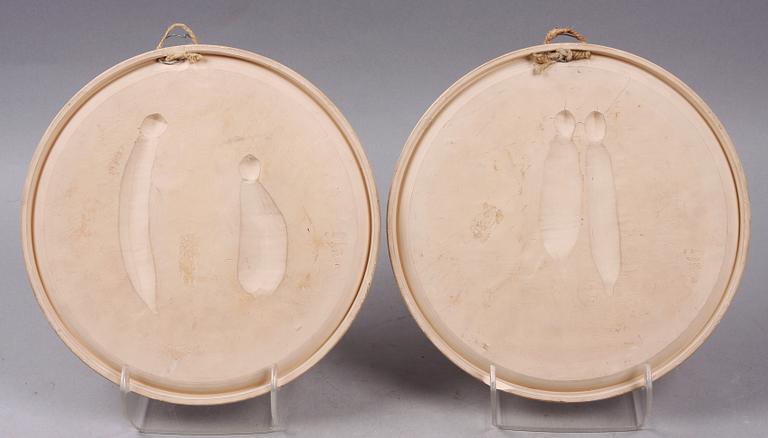 VÄGGPLAKETTER, 2 st, keramik, P. Ipsen, Danmark. Omkring 1900.