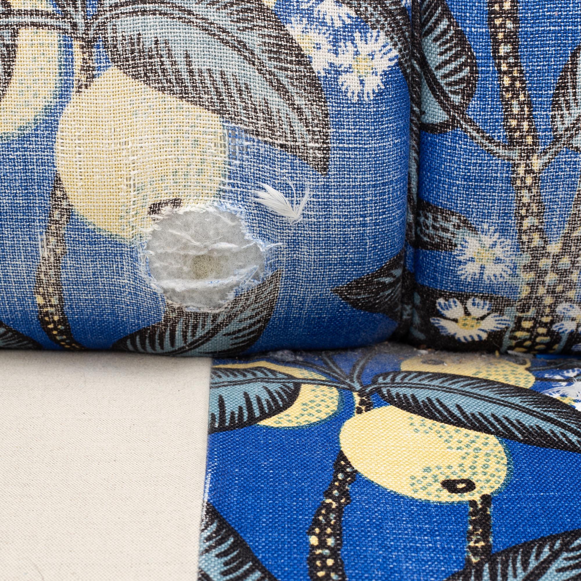 Josef Frank, a model 703 sofa, Firma Svenskt Tenn.