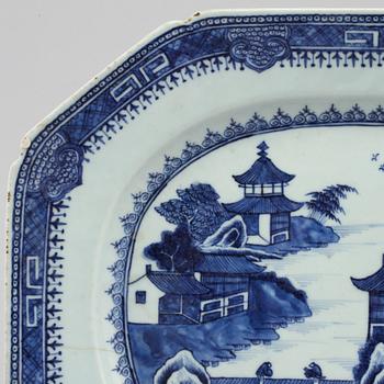 STEKFAT, porslin, Kina, sent 1700-tal/tidigt 1800-tal.