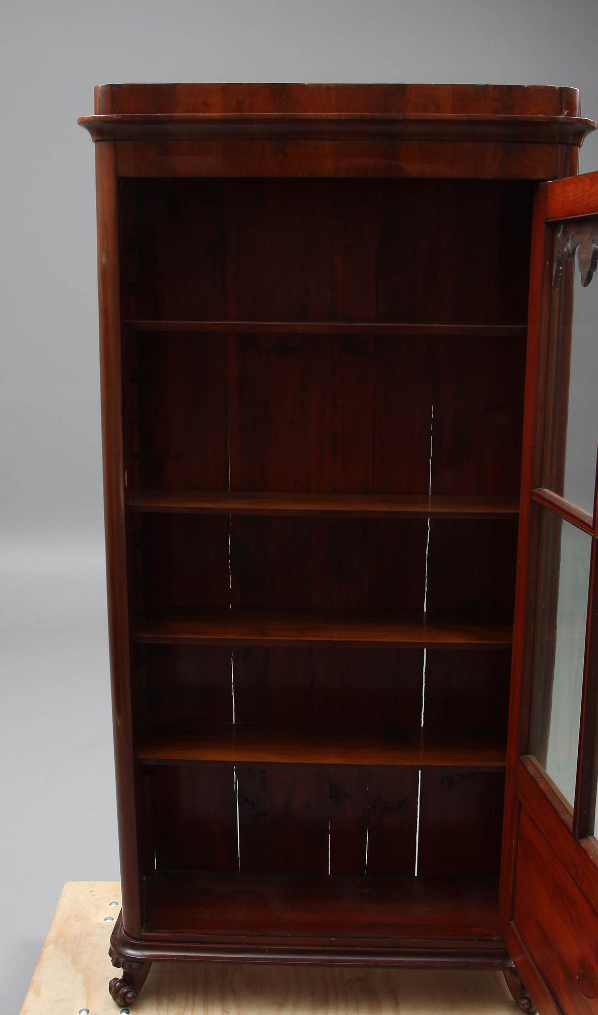 VITRINSKÅP, nyrenässans, 1800-tal.