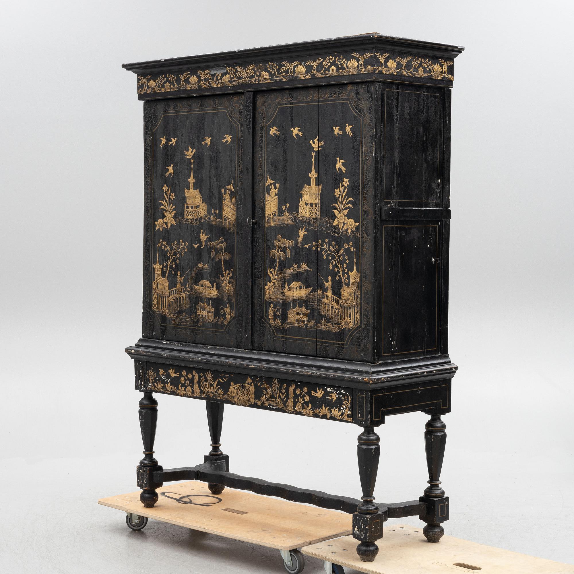 A cabinet, 19th Century.