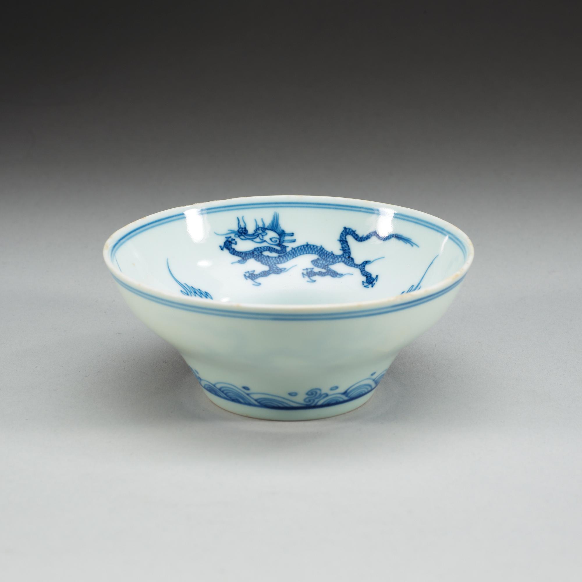 A blue and white bowl, late Qing dynasty with Yongzhengs six character mark.