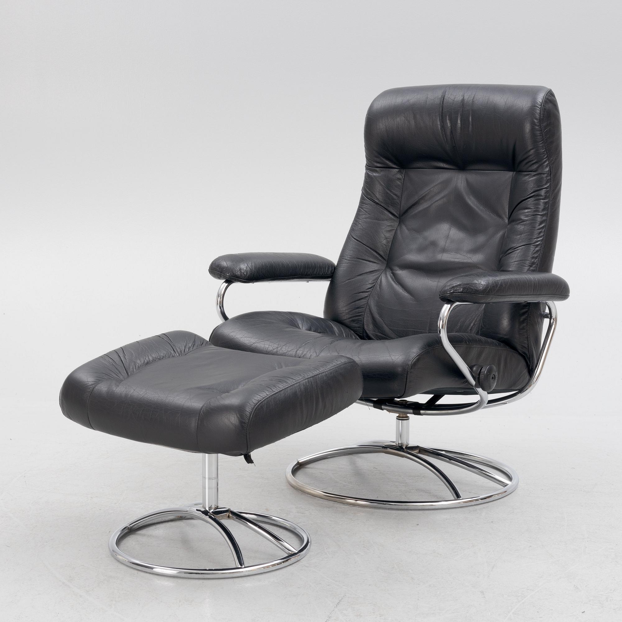 A "Stressless" lounge chair with ottoman, Ekornes Möbler, Norway, end of the 20th century.