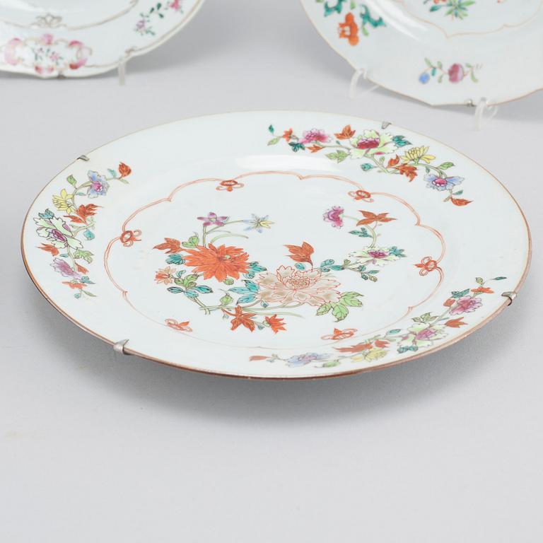 TALLRIKAR, 5 st, porslin, Kina, Qianlong (1736-1795).