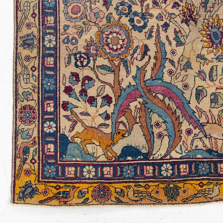 A carpet, semi-antique persian possibly Esfahan/Tehran/Kashan ca 259 x 156 cm.